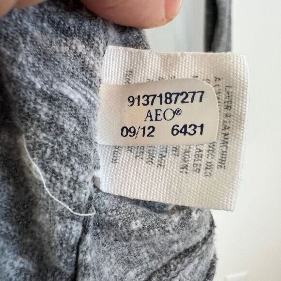 Aerie Women's Medium Grey Long Sleeve Casual Button Down Shirt Top Scoop Neck - Picture 9 of 13